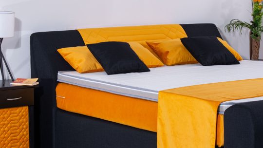 Boxspringbett Modell Bigi mit Fußteil, Grundstoff Webstoff W-Black, Absatzstoff Velour Samtstoff                                                                  VS-Gelb, Matratzenbezug im Absatzsstoff, ohne Füße
