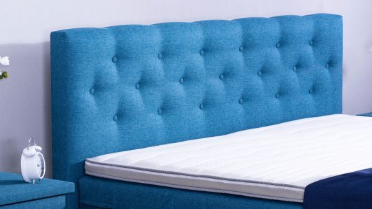 Boxspringbett Modell Babo, Polsterstoff Webstoff WT-Blau, Matratzenbezug in Bettfarbe, ohne Füße mit Optischer Sockelleiste