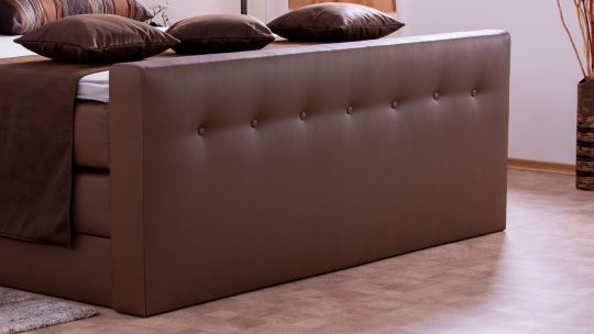 Boxspringbett Modell Celo mit Fußteil und Bettkasten, Polsterstoff Kunstleder KL-Braun, Matratzenbezug in Bettfarbe